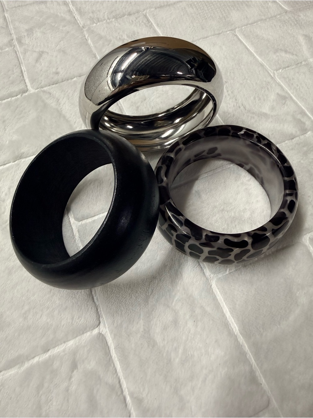 Chunky Black, Silver, and Gray Animal-Print Bangle Set - Women Accessories